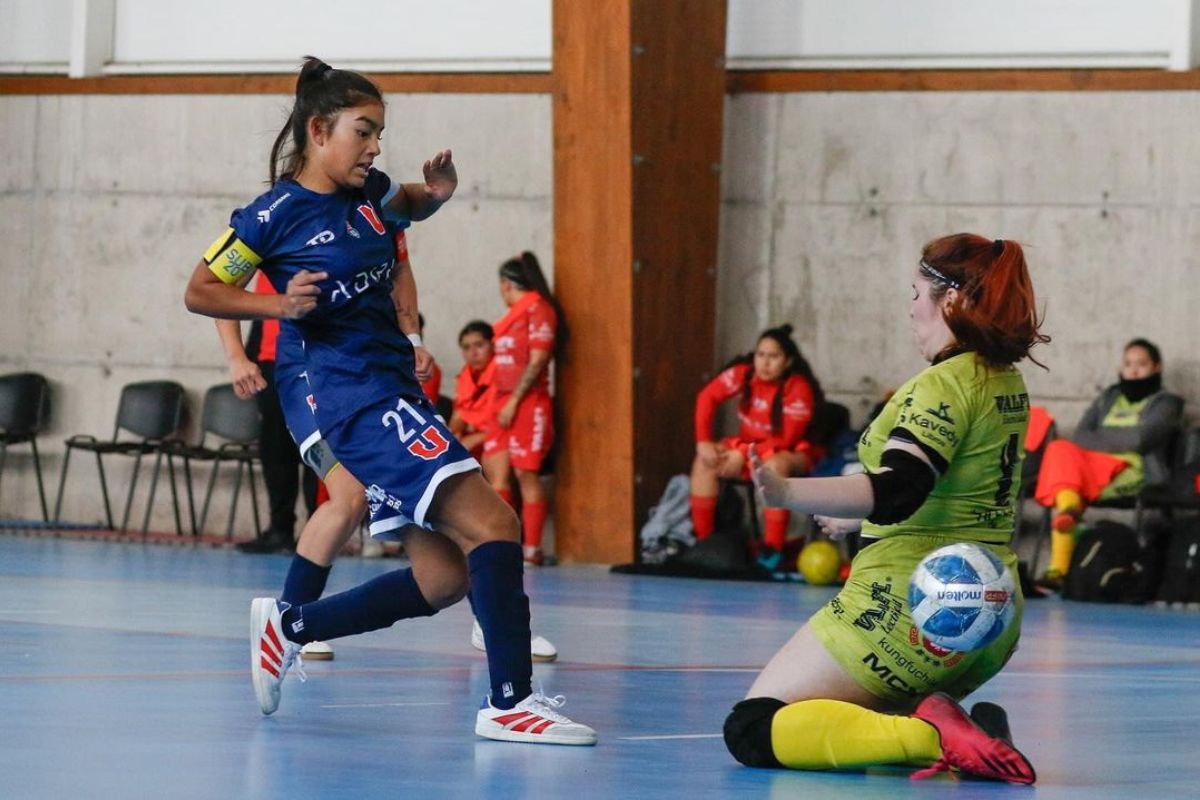 Tiene 13 años y se emocionó con su primer gol en el equipo adulto de la U: "Conmovió por todo el trabajo que hay detrás"