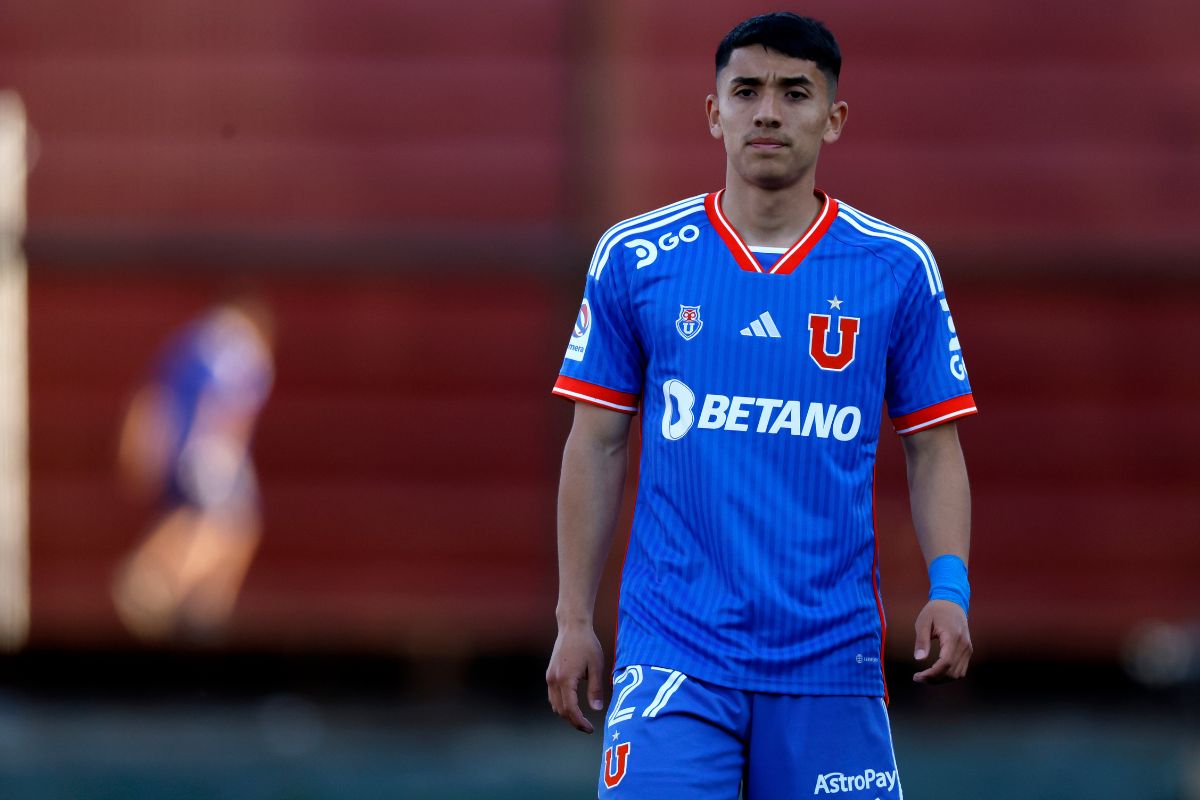 Es canterano de la U, no suma minutos con Gustavo Álvarez y aseguran podría ser cedido a club de Primera B