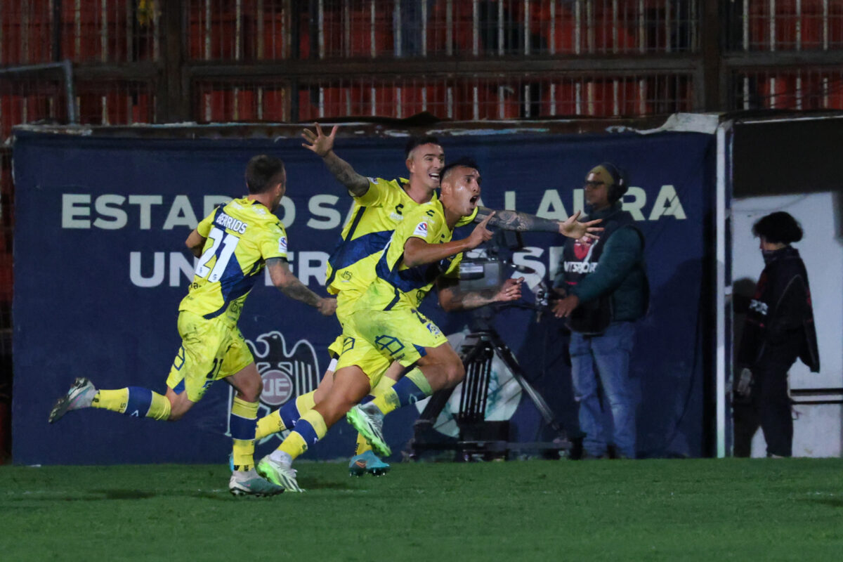 "Manden a Cristian Palacios": Juan Cristóbal Guarello propone intercambio de jugadores para reforzar el ataque de la U