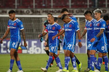 Plantel de Universidad de Chile saliendo de la cancha