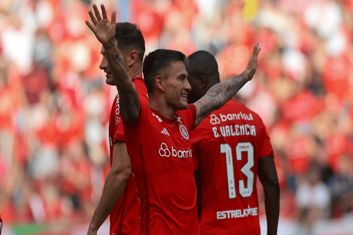 Con aroma a despedida: El reconocimiento que recibió Charles Aránguiz en medio de los rumores de su retorno