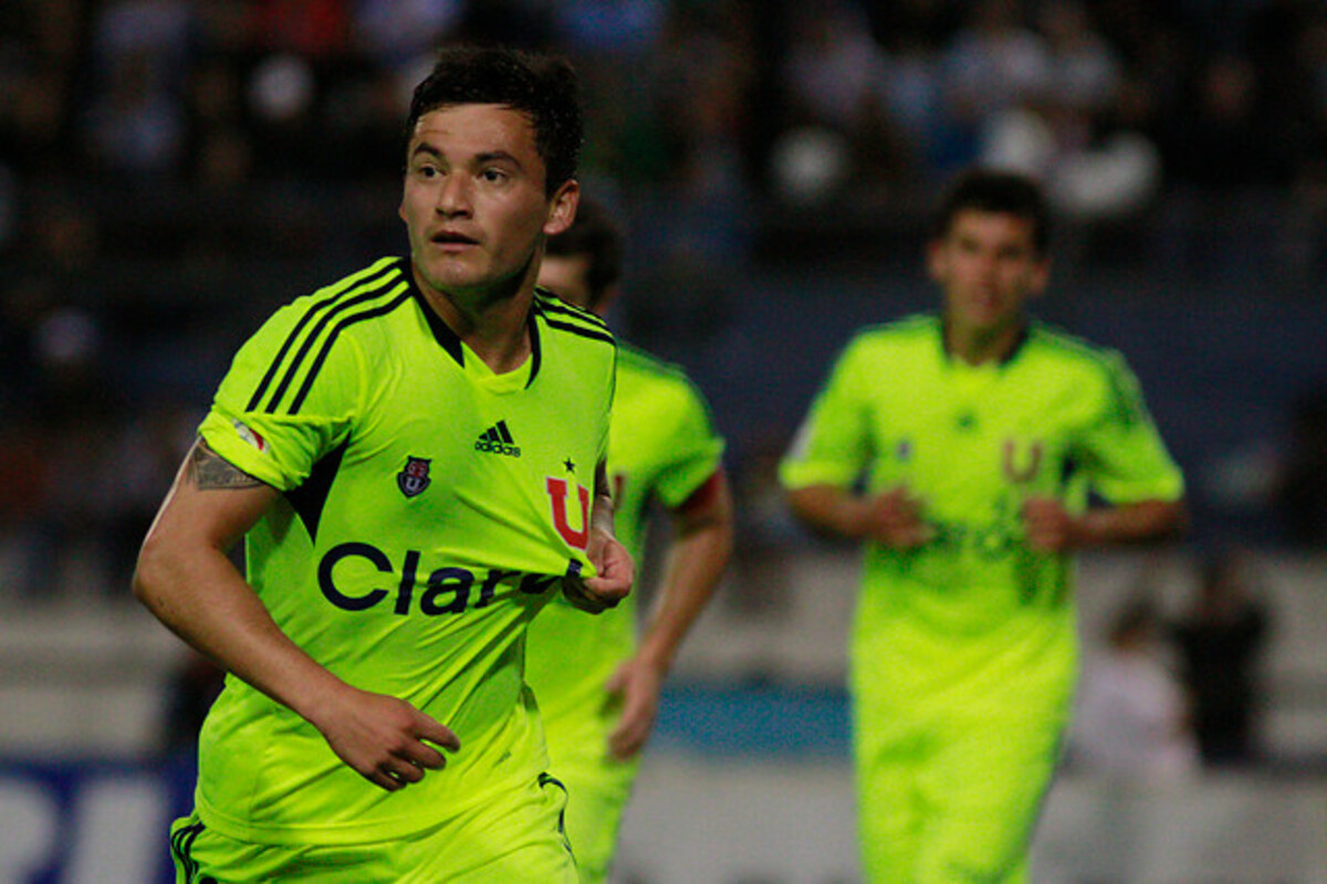 Bombazo en la U: Fecha para la presentación de Charles Aránguiz y el regreso de un seleccionado nacional