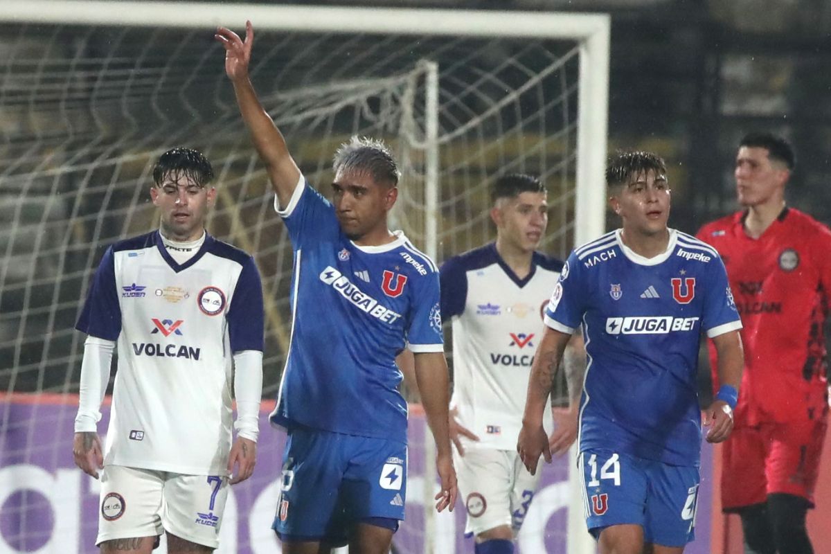 Renato Cordero celebra su gol ante Municipal Puente Alto.