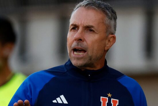 Preocupación en la U: lesión de jugador genera fuerte dolor de cabeza para Gustavo Álvarez