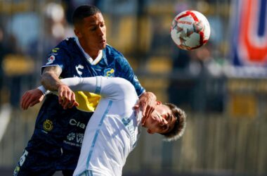 "No hace una bien": Hinchas de la U indignados con bajo rendimiento de dos jugadores en el primer tiempo