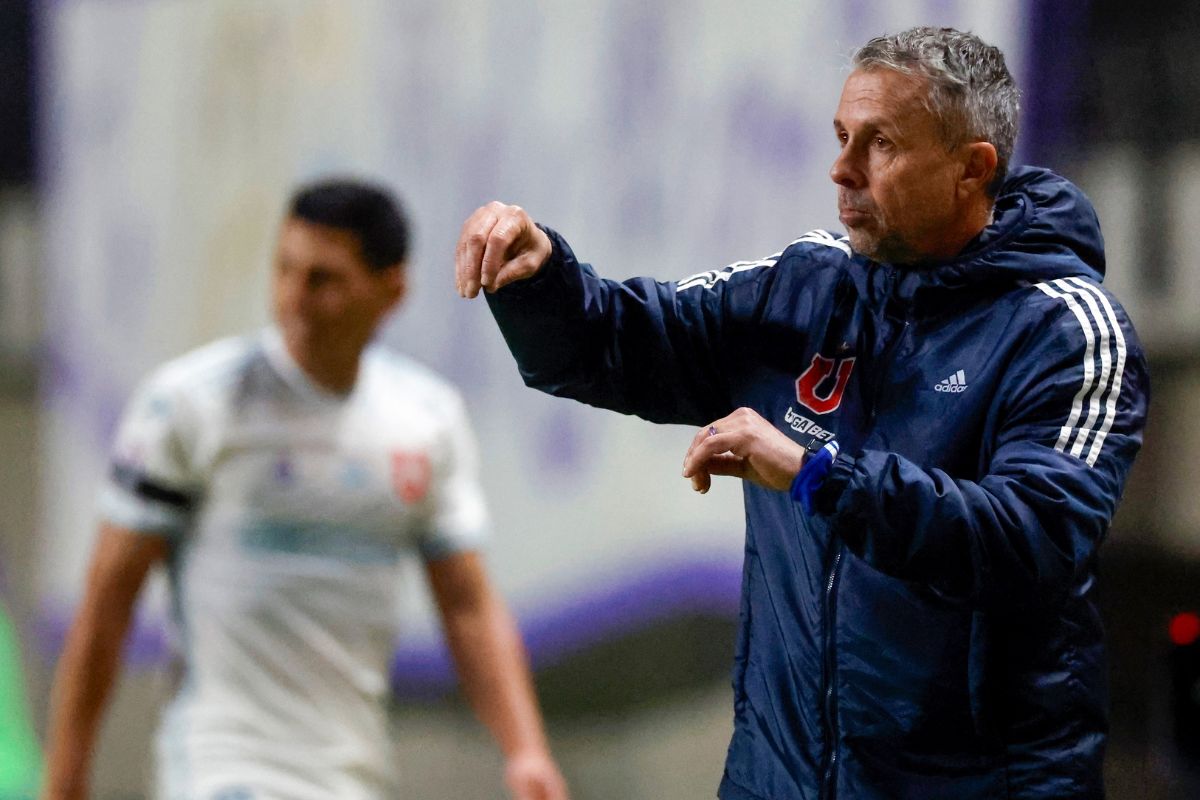 Nuevos aires en la U: Gustavo Álvarez sorprende con titularidad de jugador para partido por Copa Chile contra San Antonio Unido