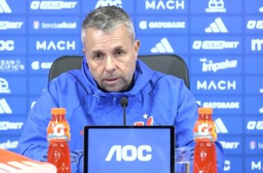 Gustavo Álvarez en conferencia.