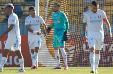 "Actualmente está para ser suplente": este fue el jugador apuntado por los hinchas de la U tras derrota ante Everton