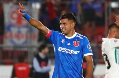 Fabián Hormazábal saludando.