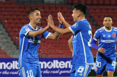 Hizo su debut profesional en Copa Chile y en la U están contentos con su rendimiento: "Se está mostrando más"