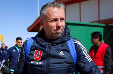 "Se lo están reprochando": aseguran que dirigencia de la U está presionando a Gustavo Álvarez por jugador que él solicitó