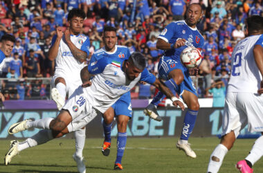 Futbol, Universidad de Chile vs Audax Italiano. Fecha 2, campeonato Nacional 2024. El jugador de Universidad de Chile Marcelo Diaz, derecha, disputa el balon contra Ignacio Jeraldino de Audax Italiano durante el partido de primera division disputado en el estadio Nacional de Santiago, Chile. 24/02/2024 Jonnathan Oyarzun/Photosport Football, Universidad de Chile vs Audax Italiano. 2nd turn, 2024 National Championship. Universidad de Chile’s player Marcelo Diaz, right, vies the ball against Ignacio Jeraldino of Audax Italiano during the first division match held at the Nacional stadium in Santiago, Chile. 24/02/2024 Jonnathan Oyarzun/Photosport