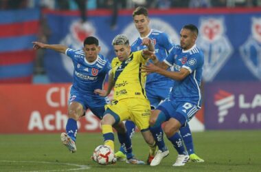 "No resiste más análisis": Hinchas pierden la paciencia por bajo rendimiento de dos jugadores de la U