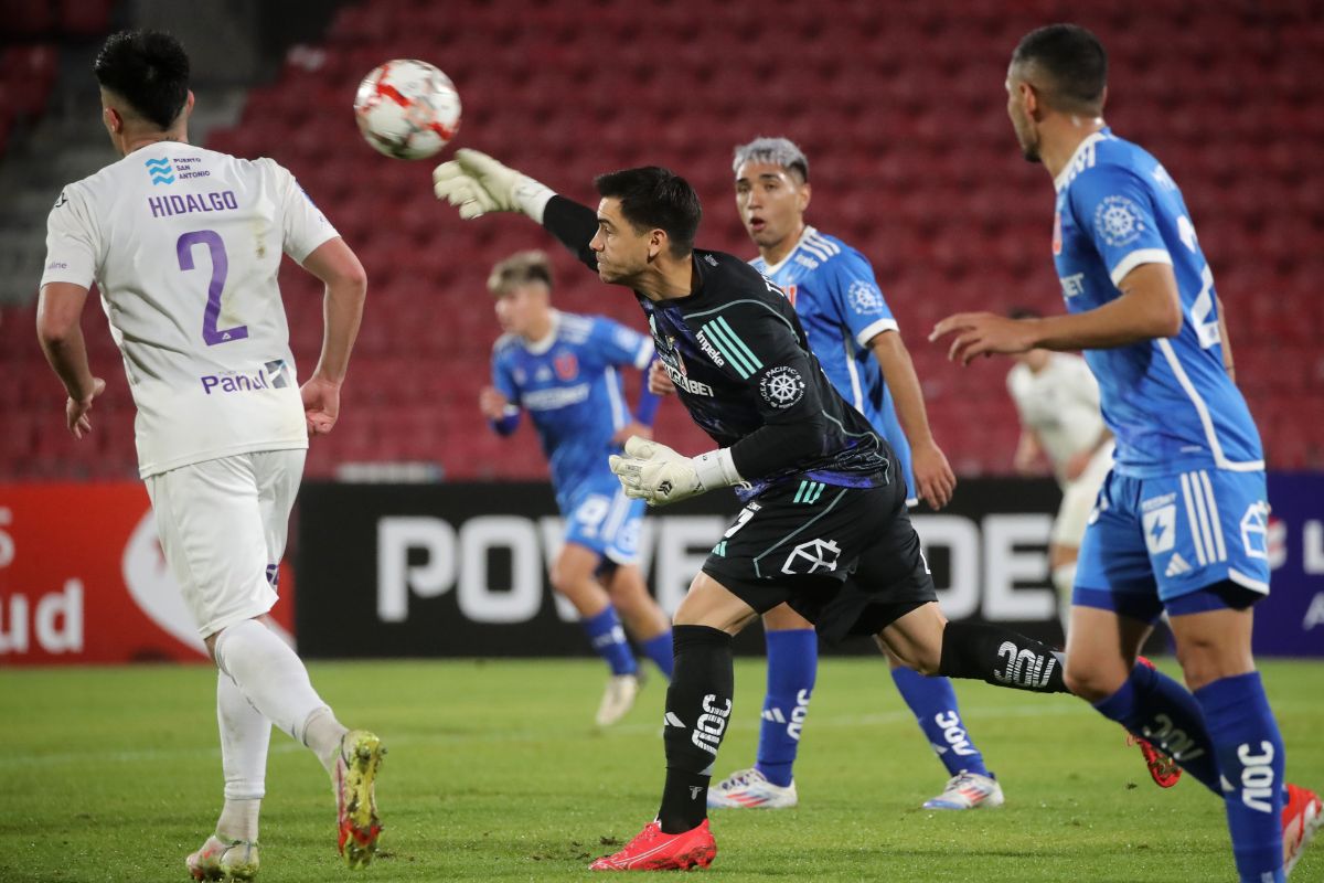 Con dos grandes ausencias: revelan la lista de convocados de la U para enfrentar a Everton