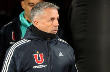 Duro remezón en la U: destapan importante salida del cuerpo técnico de Gustavo Álvarez