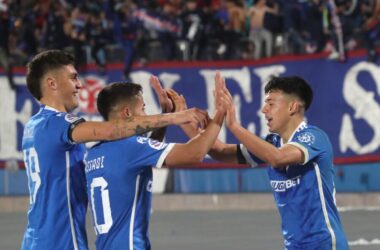 "Regalamos un semestre entero sin él": Hinchas de la U se entusiasman con su nueva joya al golear a San Antonio en Copa Chile