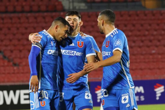 [Video] ¿Alentando a su ex club? Cuestionado jugador de la U se dejó ver apoyando a las Leonas