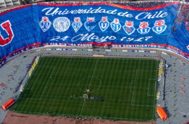 VIDEO | "La bandera más grande del mundo": así fue la especial salida de la U en el Superclásico 196