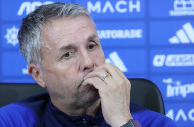 Gustavo Álvarez no le teme a la seguidilla de tres partidos seguidos contra Palestino: “En el fútbol no hay…”