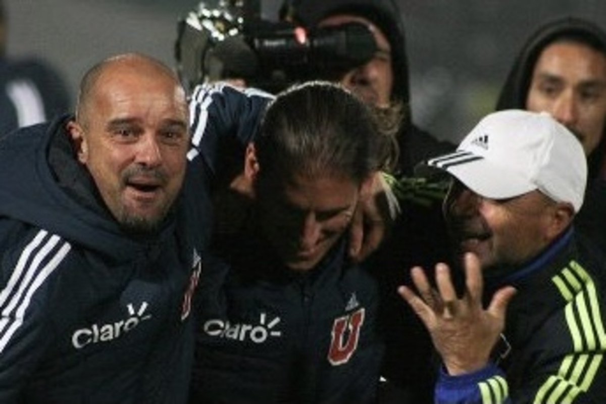 Dessio, Beccacece y Sampaoli festejando.