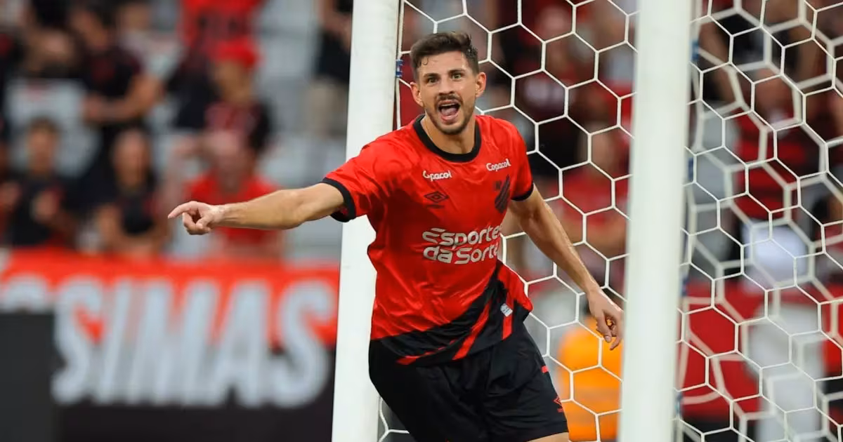 Nueva alternativa: Universidad de Chile pone sus ojos en '9' del fútbol brasileño