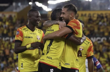 "Vuelve a la carga": aseguran que la U intentará fichar a experimentado '9' argentino