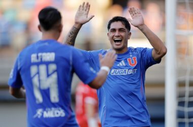 Gonzalo Montes celebrando un gol.