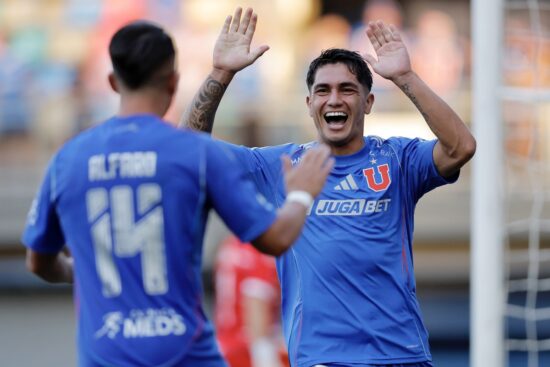 Gonzalo Montes celebrando un gol.