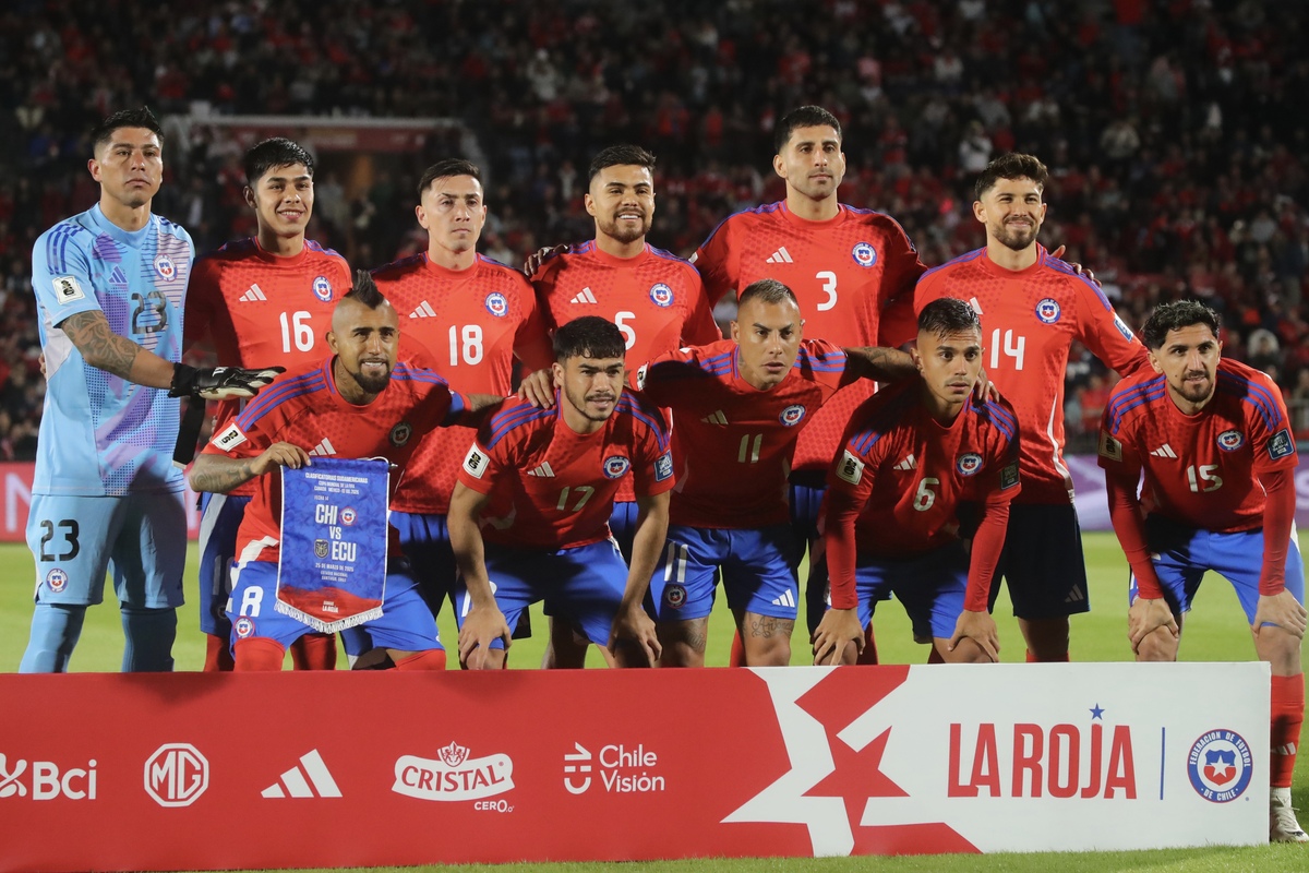 “Sobra en esta Selección”: Los hinchas de La Roja por la web llenan de duras críticas a ex jugador de la U