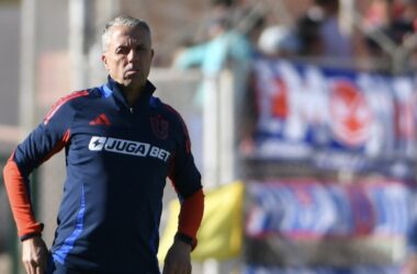 Gustavo Álvarez pone el pecho a las balas de la caída de la U ante Cobresal: “Tomo la decisión de…”