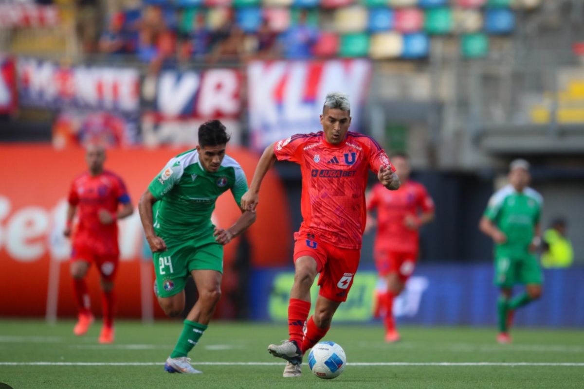 Fanáticos de la U nuevamente pierden la paciencia con este futbolista: "Empeoramos mucho"