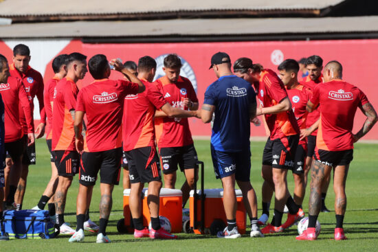 Llenan de cuestionamientos suplencia de figura de la U en La Roja: "Tiene que estar"