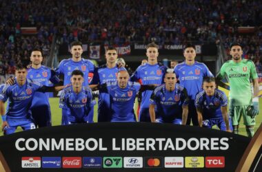 Advierten que este jugador de la U no dio con el ancho ante Botafogo y que sus compañeros “se lo saltaban”