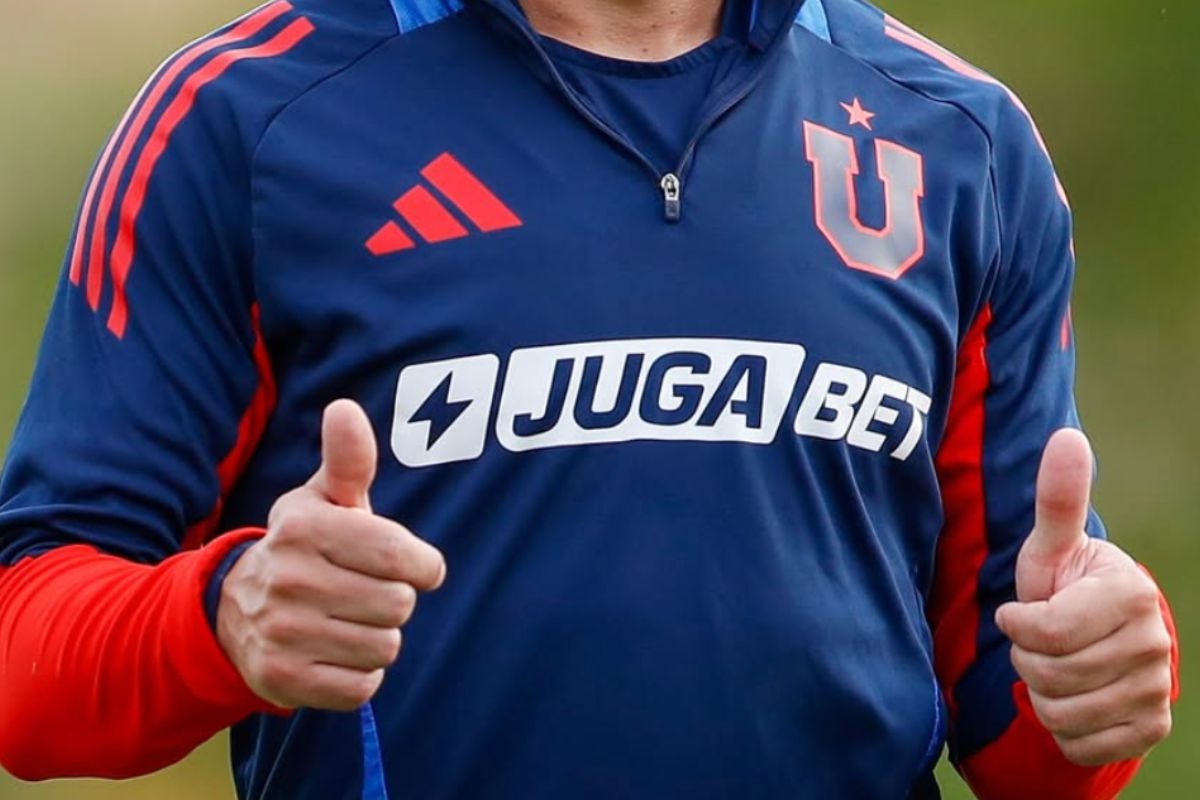 Emotivo momento para el capitán de Universidad de Chile (1)