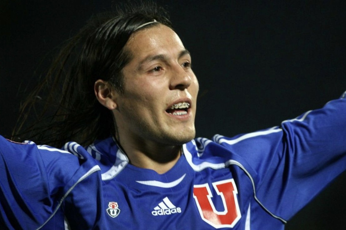 La preocupación de Hugo Droguett por la posible carencia de un referente de la U para la Libertadores: “Es otra dinámica”