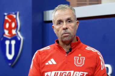 La visible emoción de Gustavo Álvarez tras la muerte de dos hinchas de Colo-Colo: "La tristeza no distingue colores"