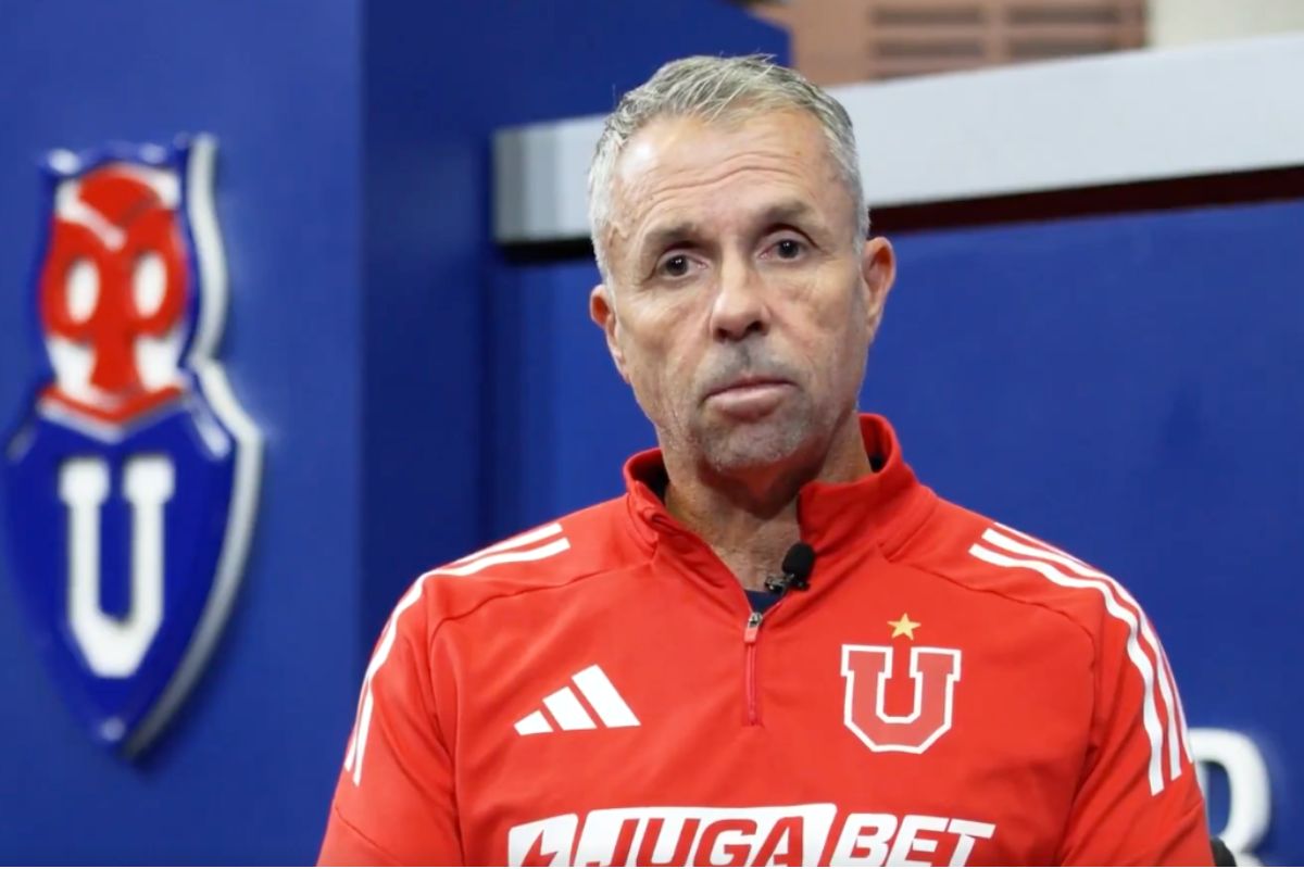 La visible emoción de Gustavo Álvarez tras la muerte de dos hinchas de Colo-Colo: "La tristeza no distingue colores"