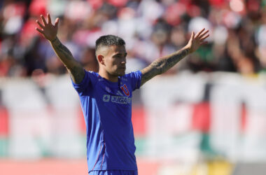 ¿Se pierde el clásico universitario? En la U aclaran estado físico de Charles Aránguiz