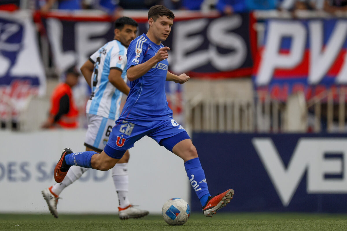 "No muy habitual en nuestro fútbol": Canterano de la U saca aplausos por el duelo frente a Magallanes