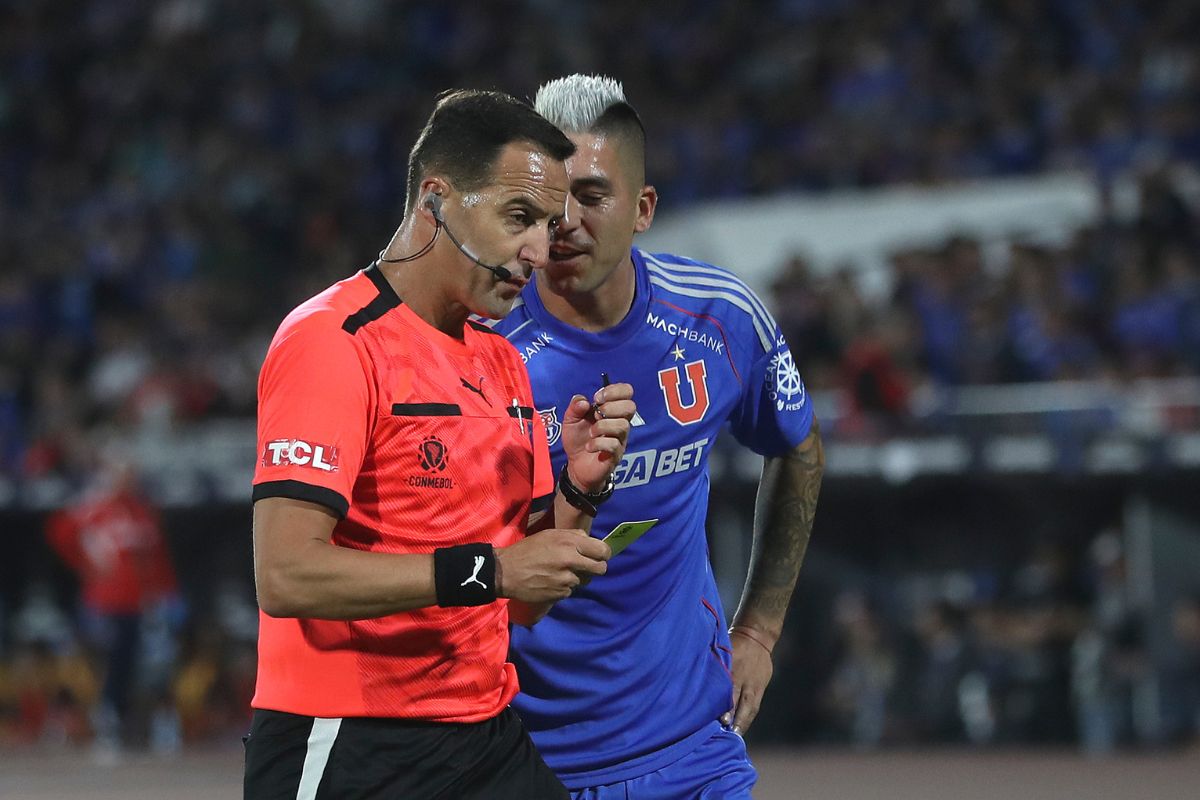 "Le exigimos como si fuera Messi": lanzan feroz defensa a jugador de La U tras eventual suplencia en Copa Libertadores