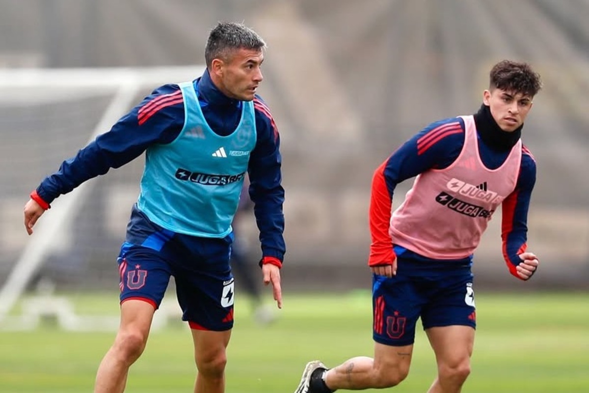 Charles Aránguiz y Maximiliano Guerrero entrenando.