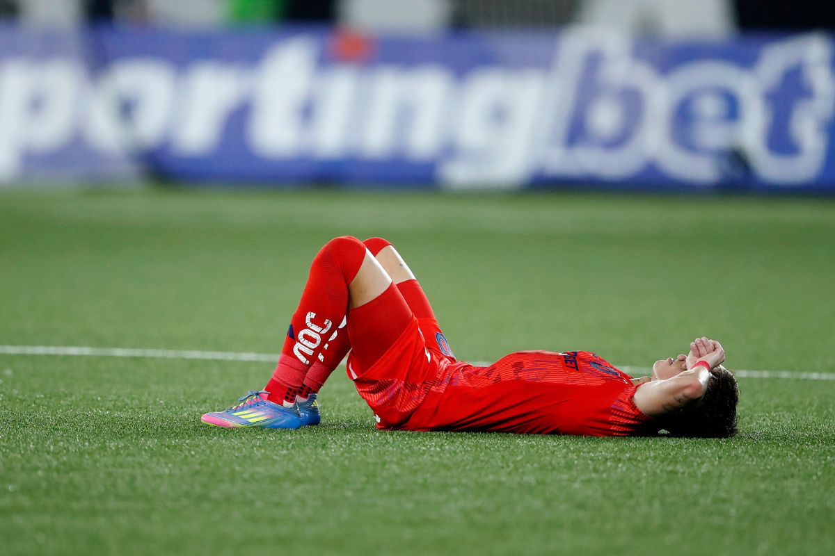 Jugador de la U sufre en Río de Janeiro por la caída ante Botafogo a pesar de jugar con un hombre de más.
