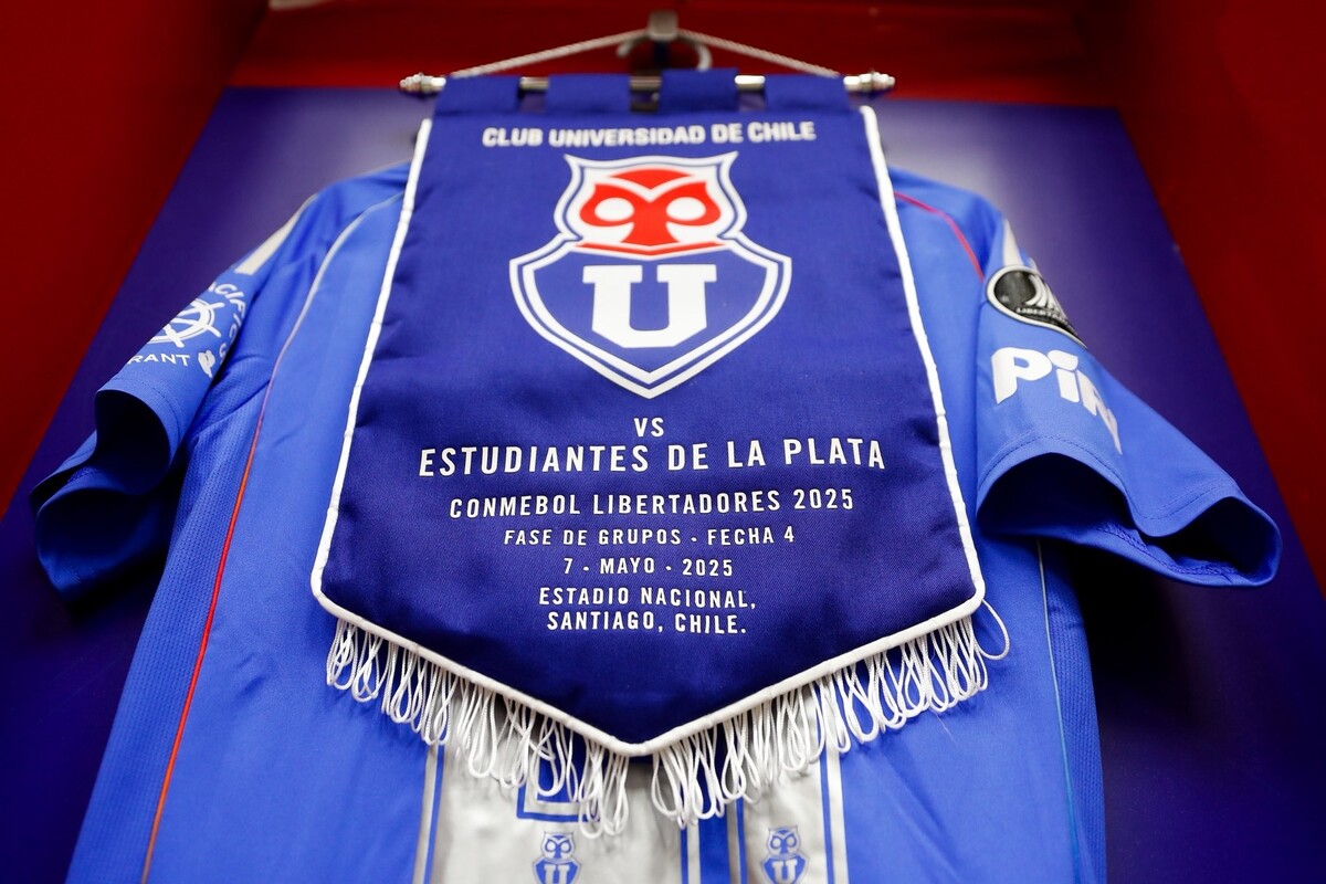 Banderín de la U para el duelo ante Estudiantes por Copa Libertadores.