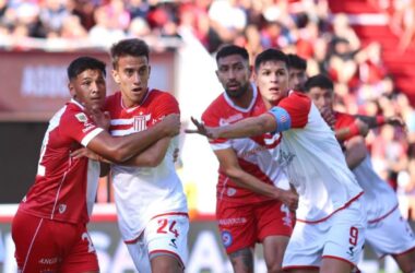 Estudiantes de La Plata derrotó de visita a Carabobo y de local a Botafogo.