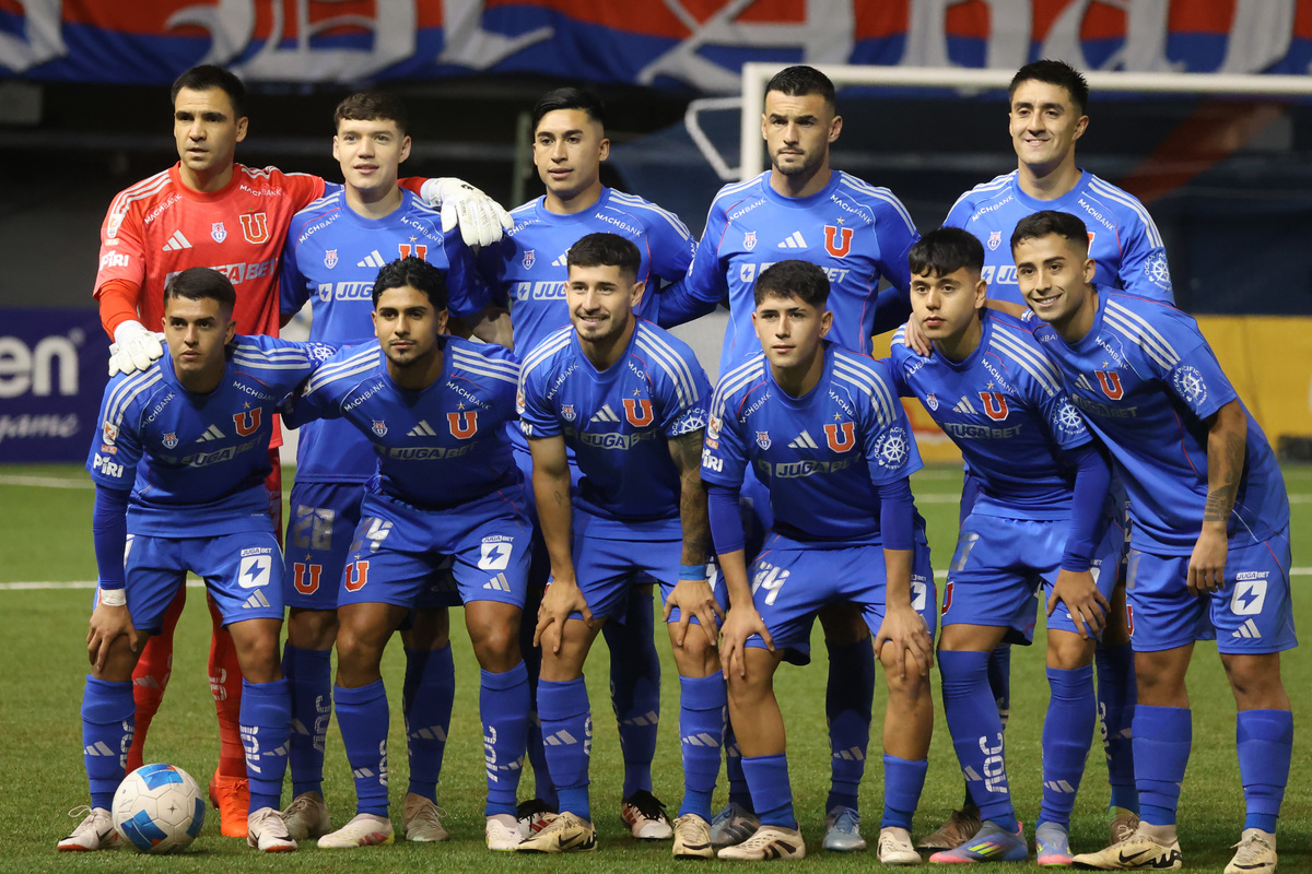 Fotografía del plantel de Universidad de Chile antes de enfrentar a Deportes Recoleta por Copa Chile.