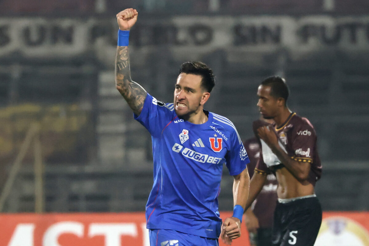 Futbol, Universidad de Chile vs Carabobo. Fase de grupos, Copa Libertadores 2025. El jugador de Universidad de Chile Matias Zaldivia, centro, celebra su gol durante el partido de copa libertadores por el grupo A contra Carabobo disputado en el estadio Nacional en Santiago, Chile. 13/05/2024 Jonnathan Oyarzun/Photosport Football, Universidad de Chile vs Carabobo. Group stage, Copa Libertadores 2025. Universidad de Chile’s player Matias Zaldivia, center, celebrates his goal during the copa libertadores match for group A against Carabobo at the Nacional stadium in Santiago, Chile. 13/05/2024 Jonnathan Oyarzun/Photosport