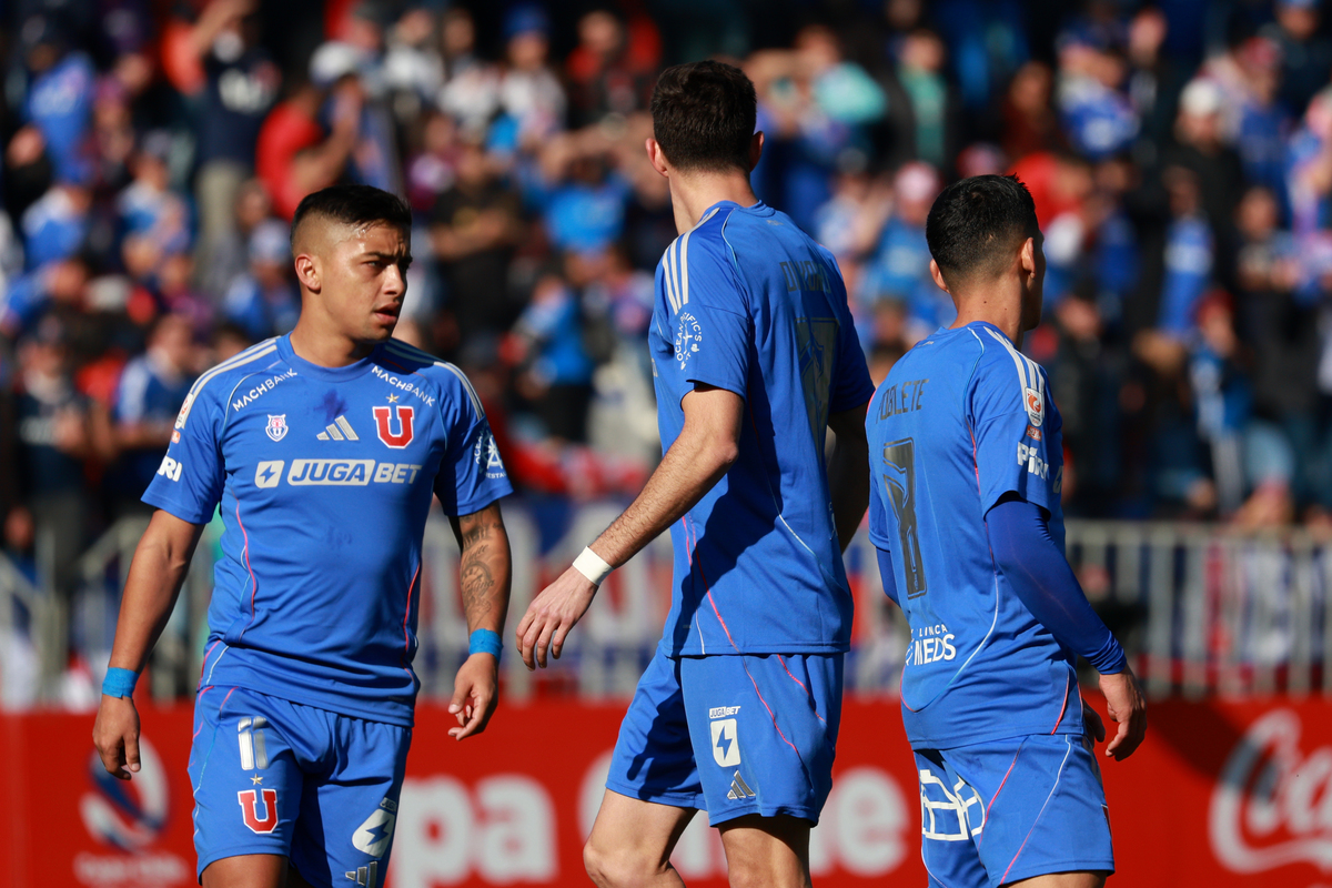 Jugadores de Universidad de Chile durante el partido frente a Curicó Unido por Copa Chile.
